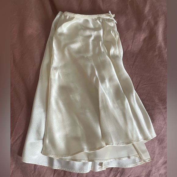 Reformation Cream Mini Skirt - Small - BNWOT - Picture 4 of 5
